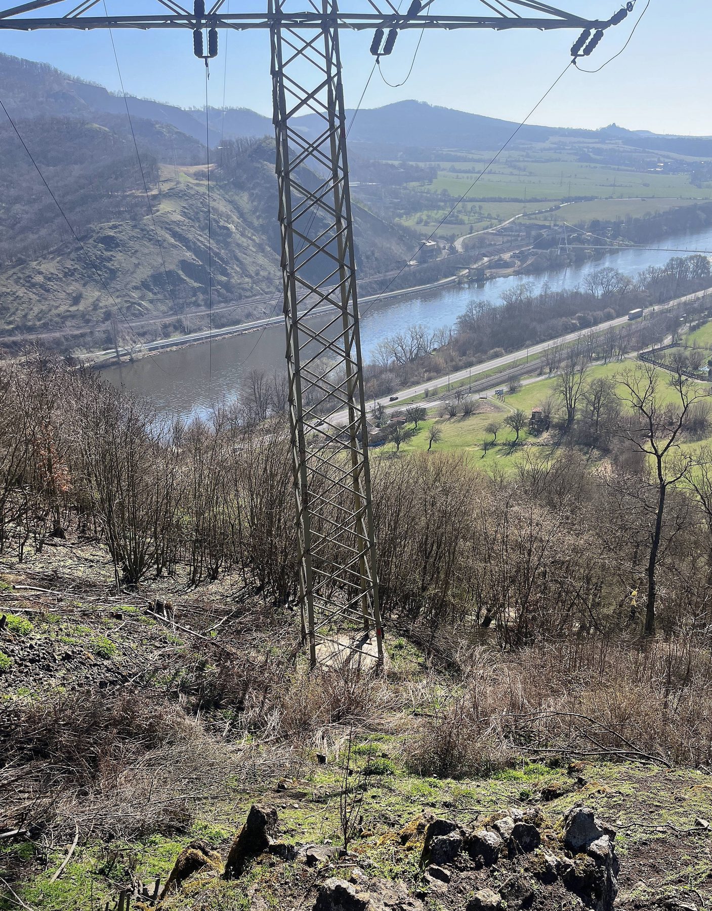 Vedení VN nad údolím Labe, Ústecko